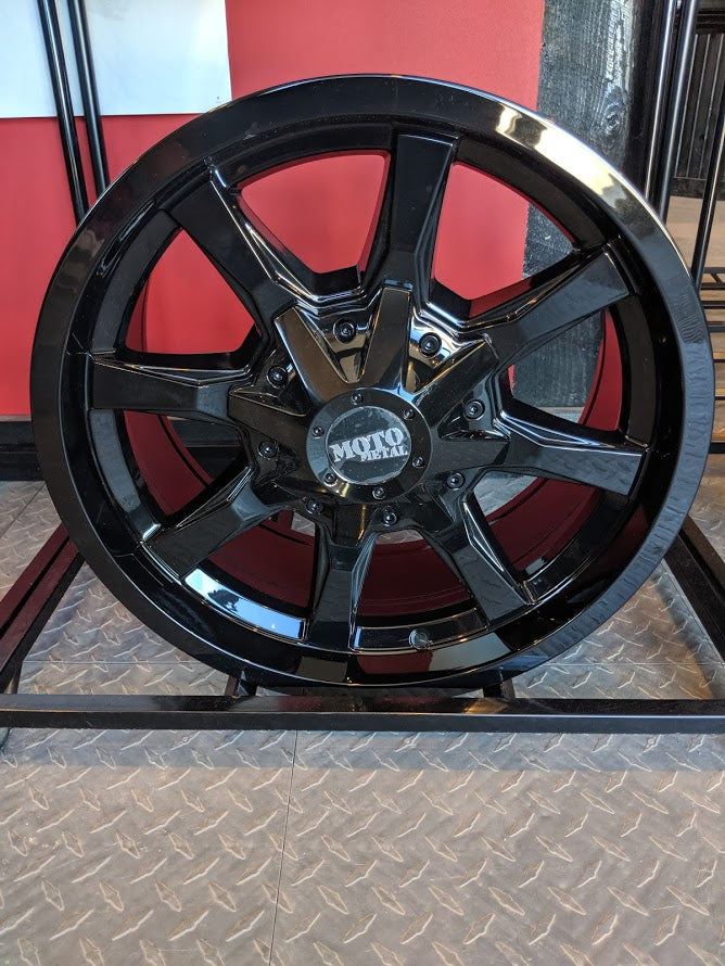 Moto Metal 970 17x8 6x135/139.7 +0mm