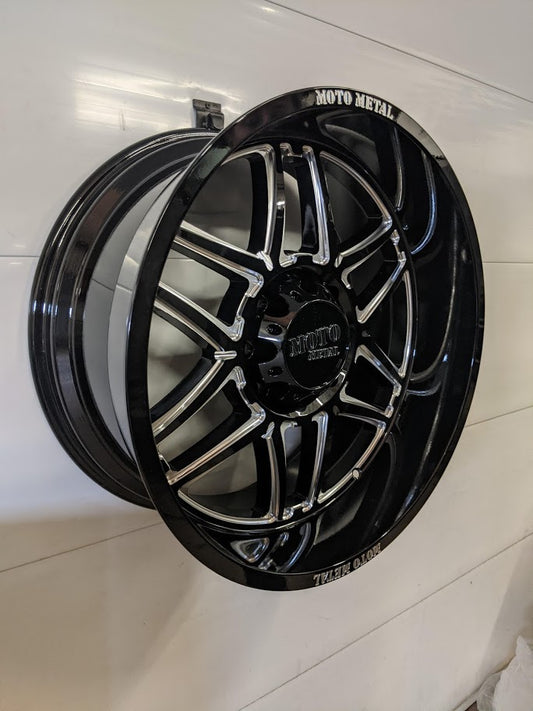 Moto Metal 992 Folsom 22x10 8x165 -18