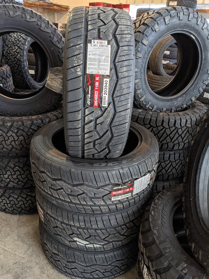 Nitto 420V 305 45 22