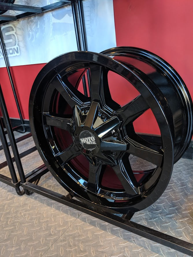 Moto Metal 970 17x8 6x135/139.7 +0mm