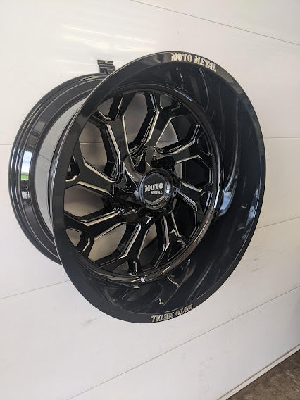 Moto Metal 999  22x12 8x170 -44
