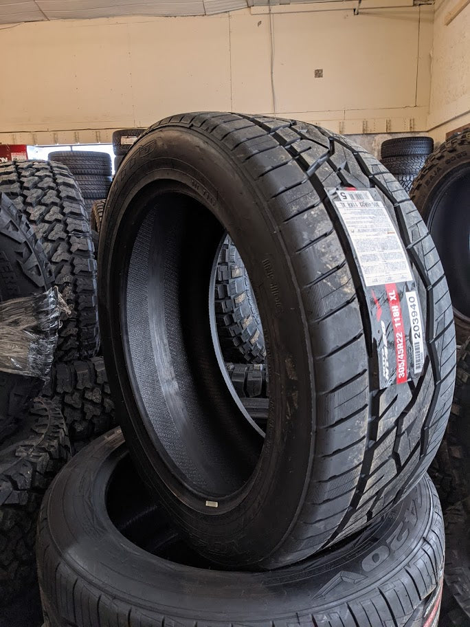 Nitto 420V 305 45 22