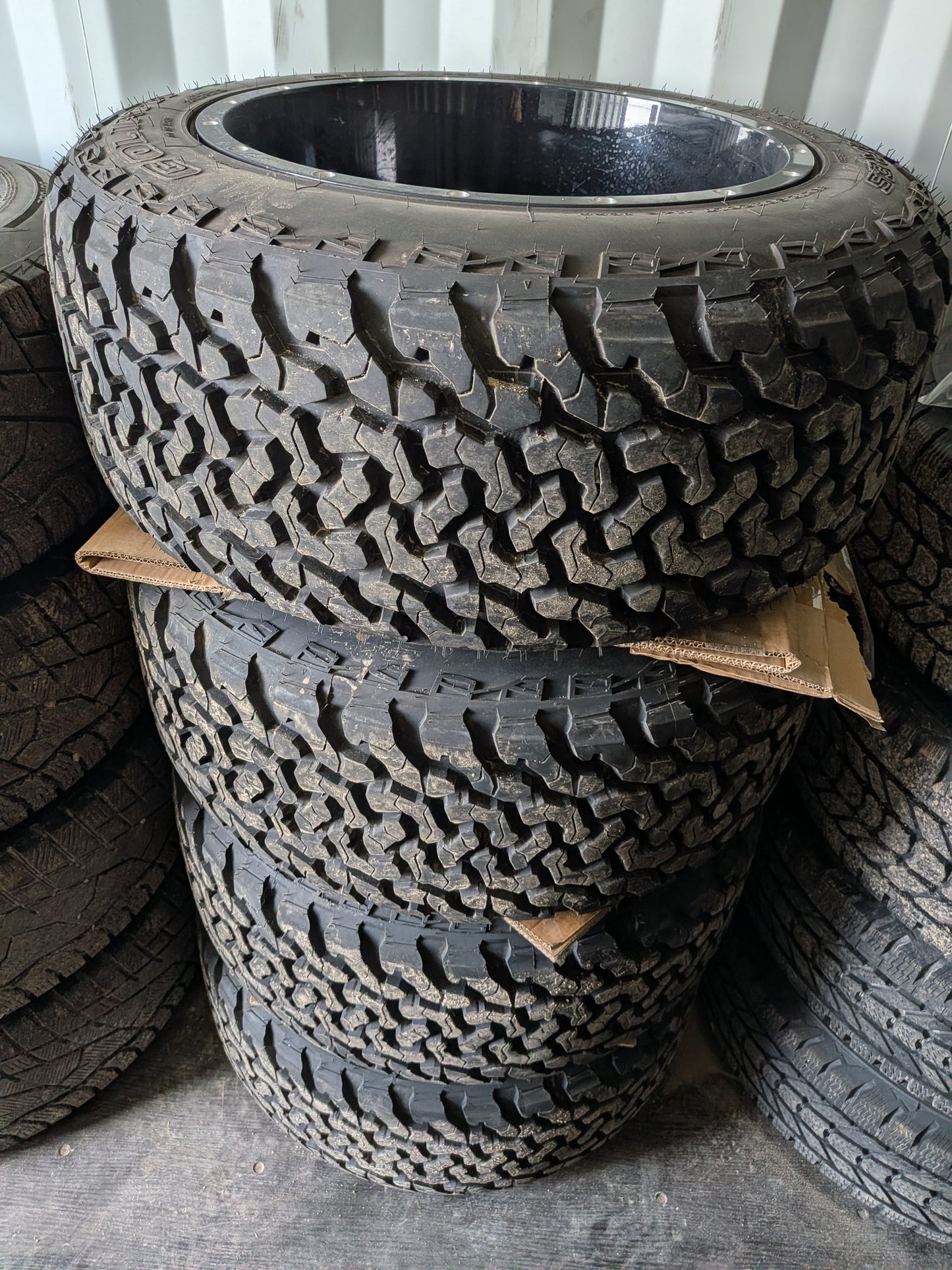 20x12 6x139.7 Krank 33x12.50r20 Antares Goliath