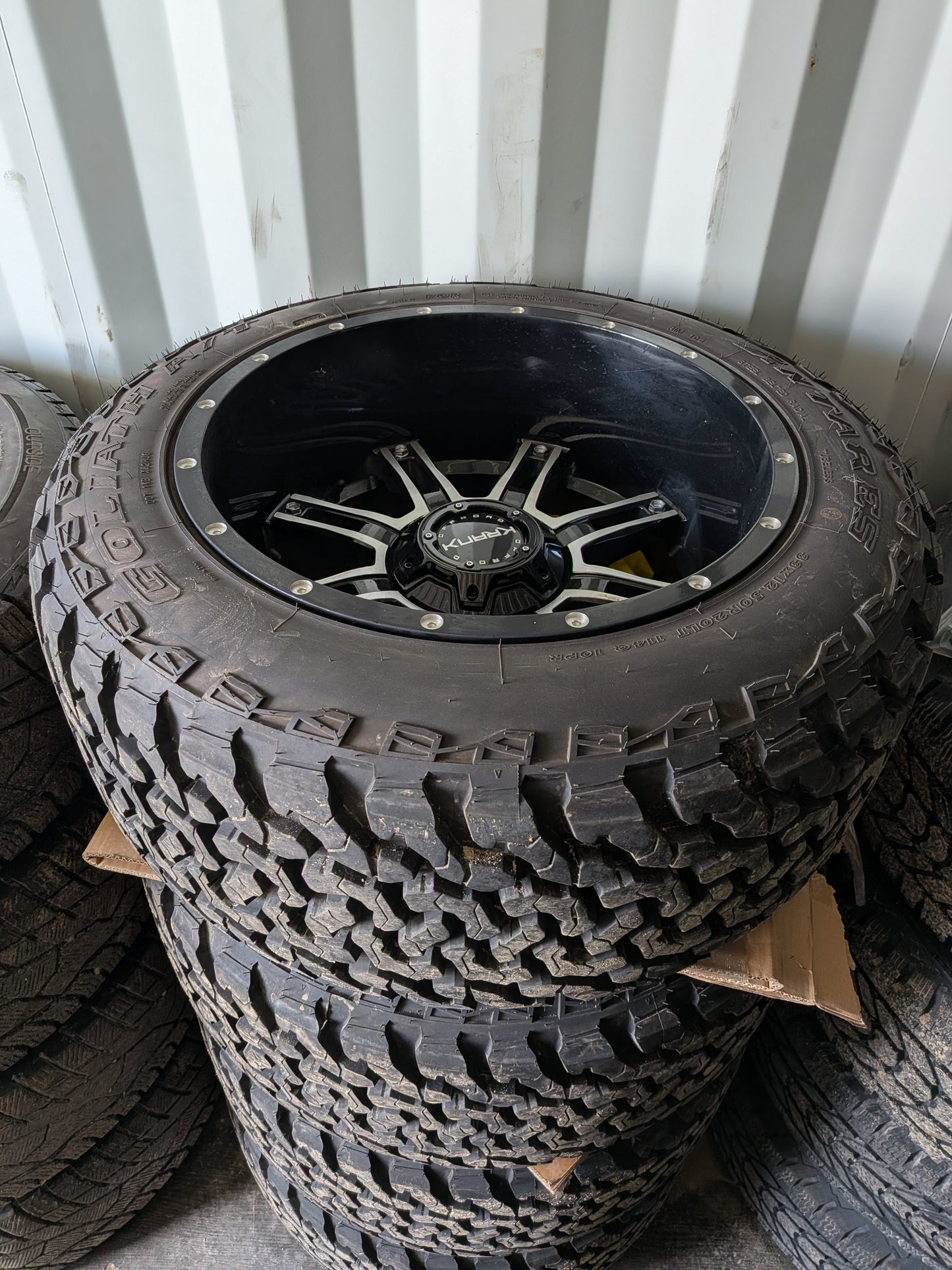 20x12 6x139.7 Krank 33x12.50r20 Antares Goliath