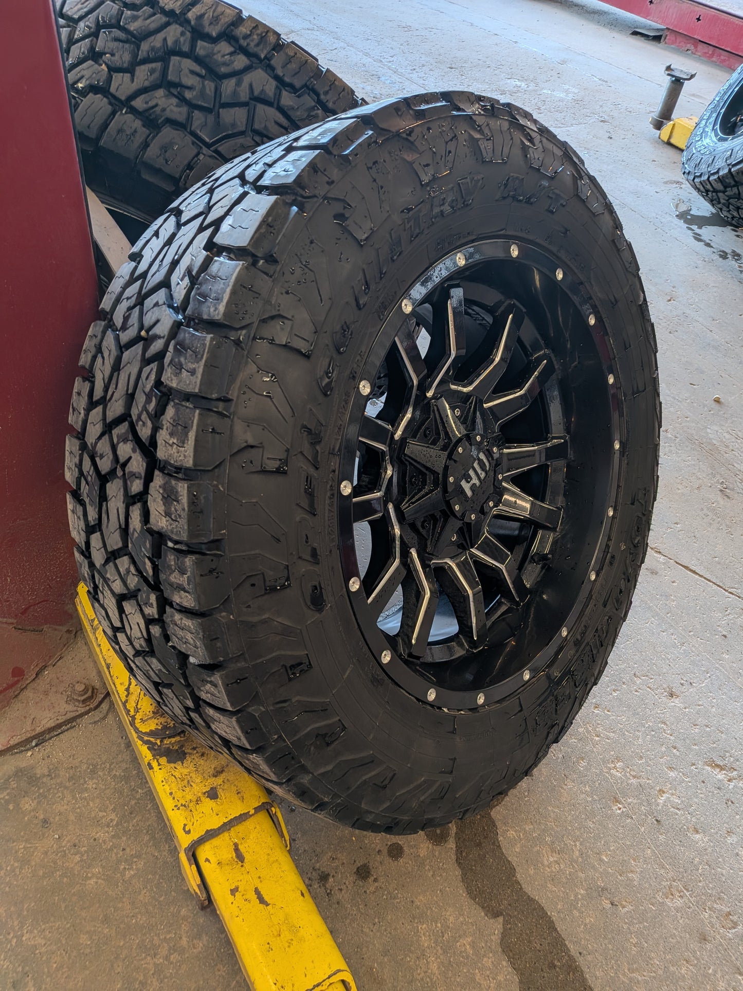 20x10 8x180-295/60r20 Toyo package