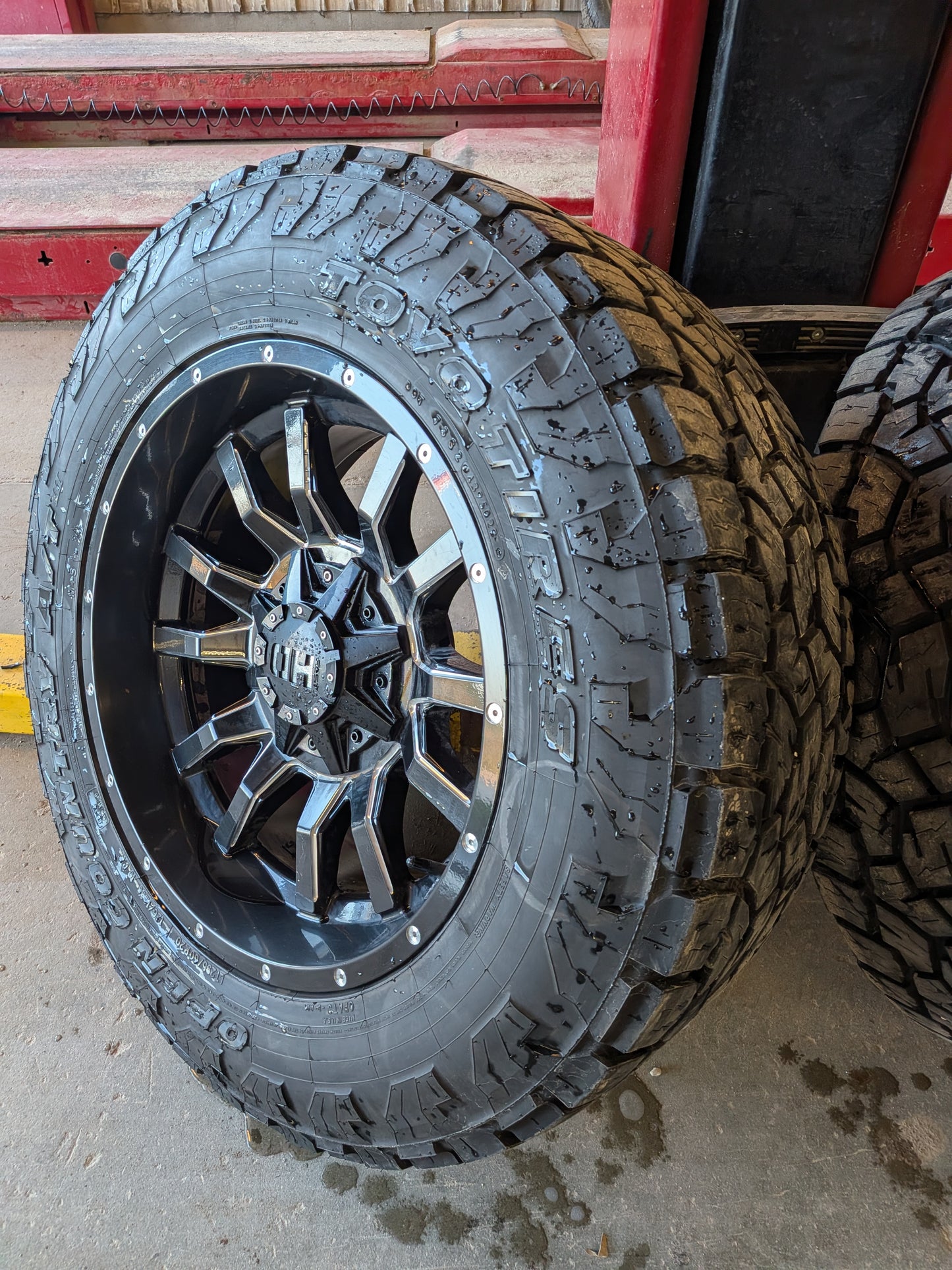 20x10 8x180-295/60r20 Toyo package