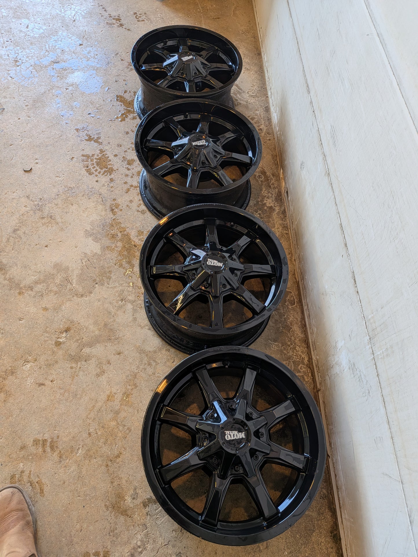 18x9 8x180 +18 moto metal