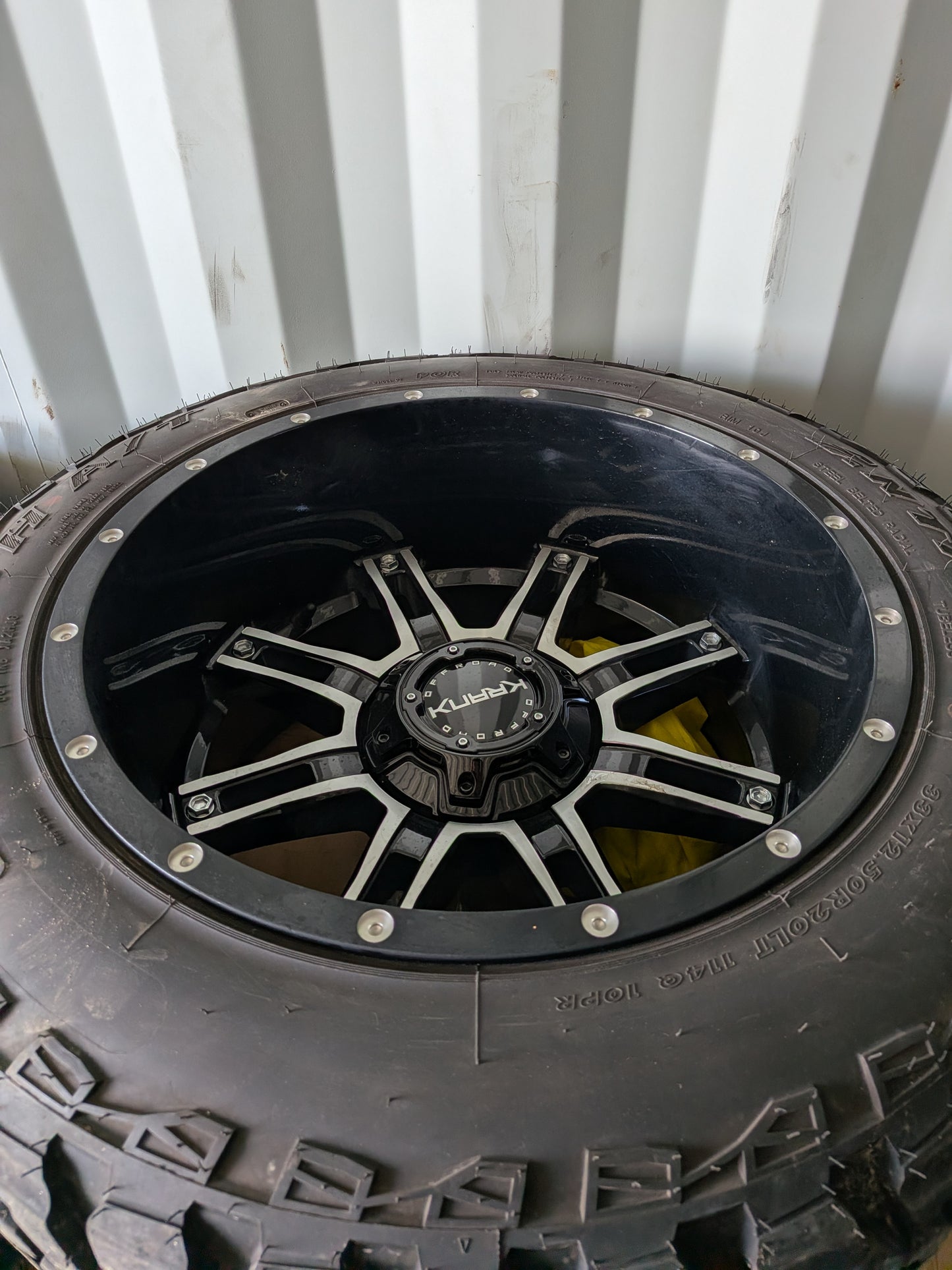 20x12 6x139.7 Krank 33x12.50r20 Antares Goliath