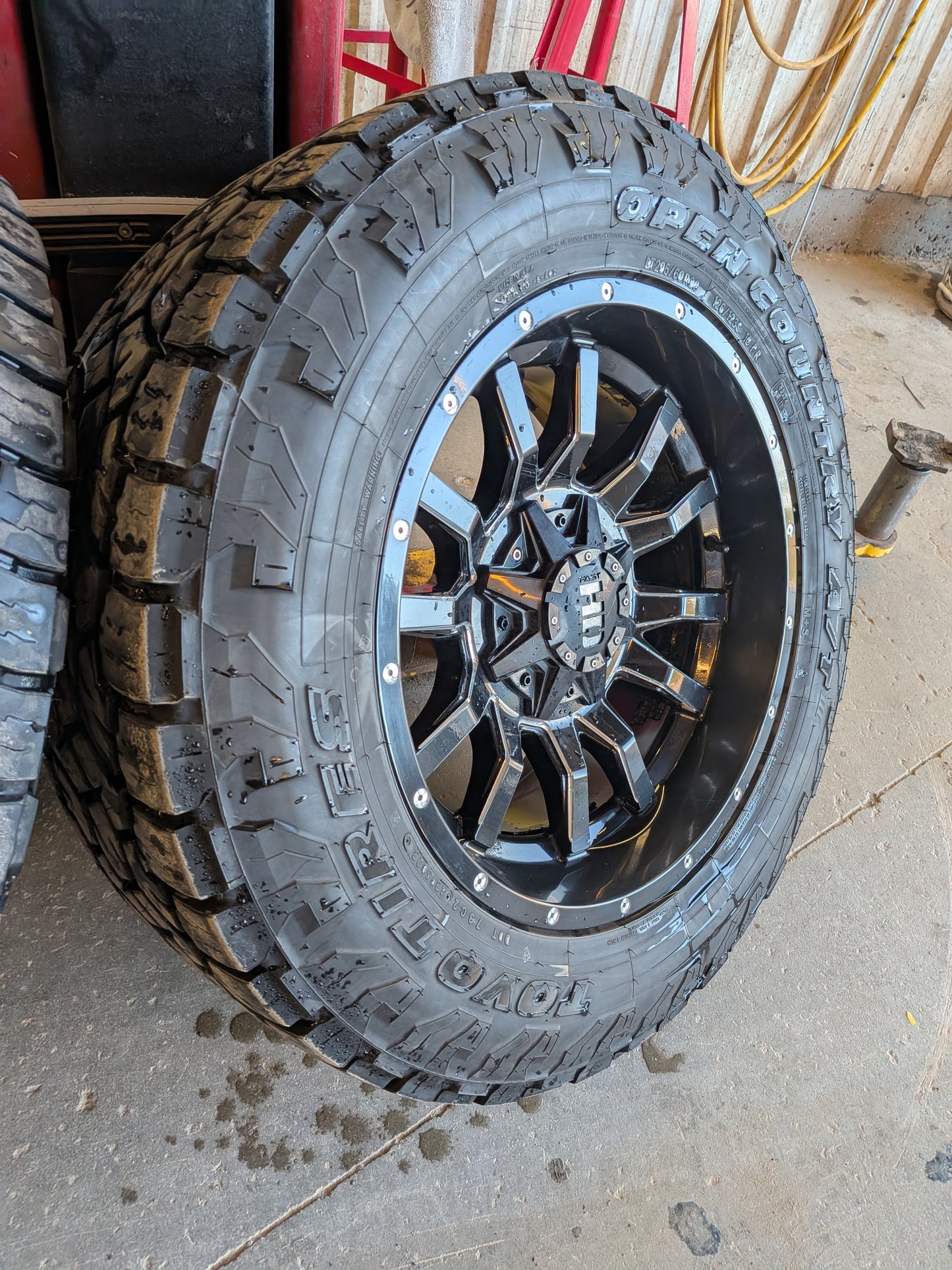 20x10 8x180-295/60r20 Toyo package
